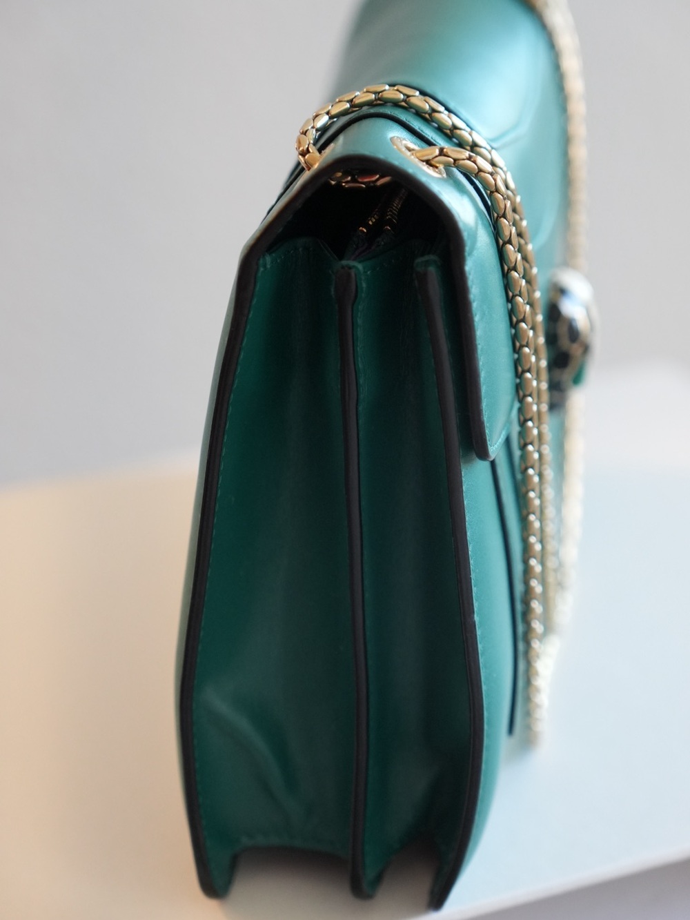 BVLGARI SERPENTI FOREVER Medium Calfskin Green - Picture 3 of 16